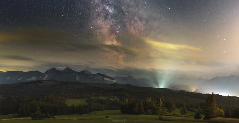 Snímek Miznúca nočná obloha Ondreje Králika (1. místo v kategorii světelné znečištění)