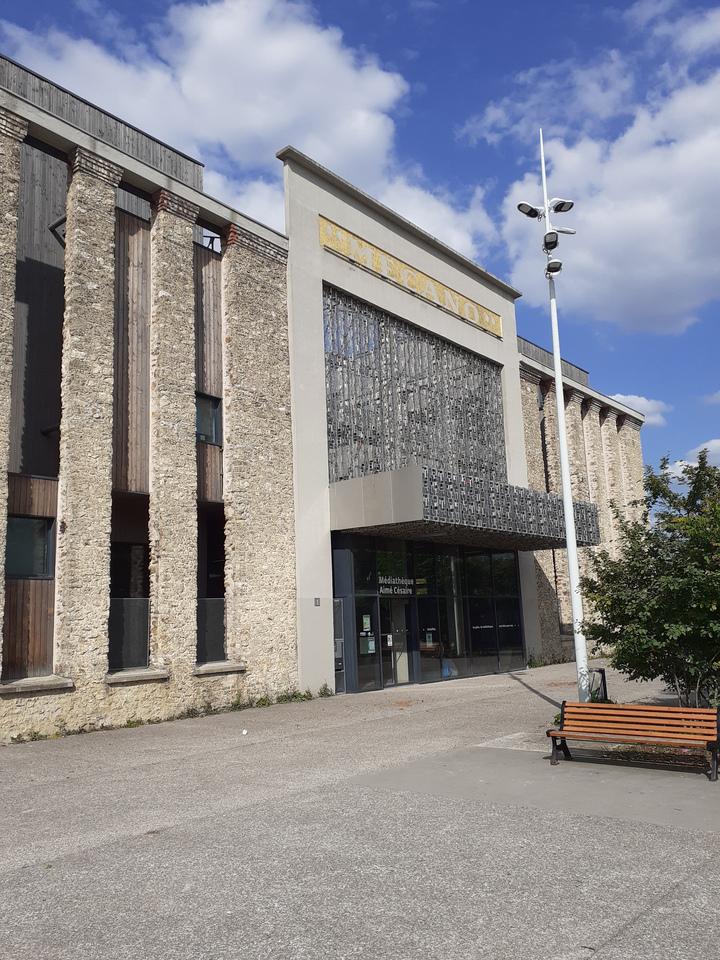 Mediatéka v Courneuve Mediatéka v Courneuve