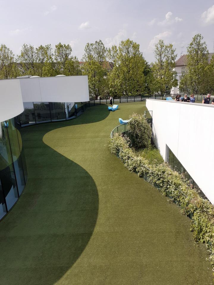 Dokonalé propojení budovy s okolím Dokonalé propojení budovy s okolím