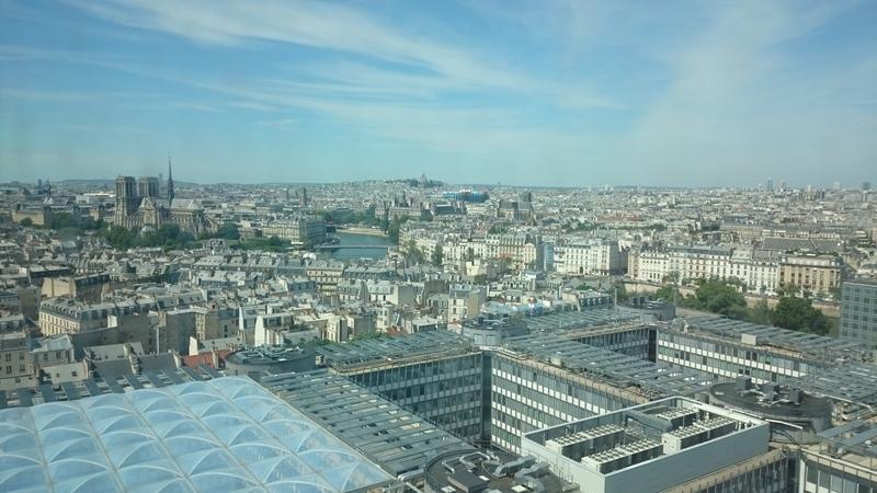 Pohled na Paříž ze zasedací místnosti Tour Zamansky a na kampus