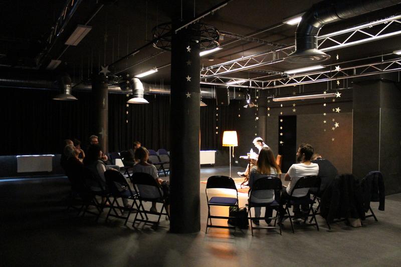 Stanislav Gerstner čte ve zkušebně Horáckého divadla Stanislav Gerstner čte ve zkušebně Horáckého divadla