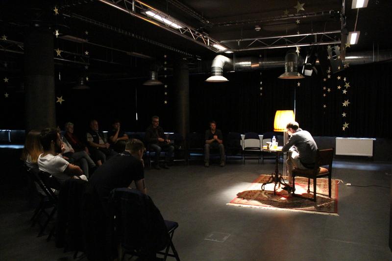 Stanislav Gerstner čte ve zkušebně Horáckého divadla Stanislav Gerstner čte ve zkušebně Horáckého divadla