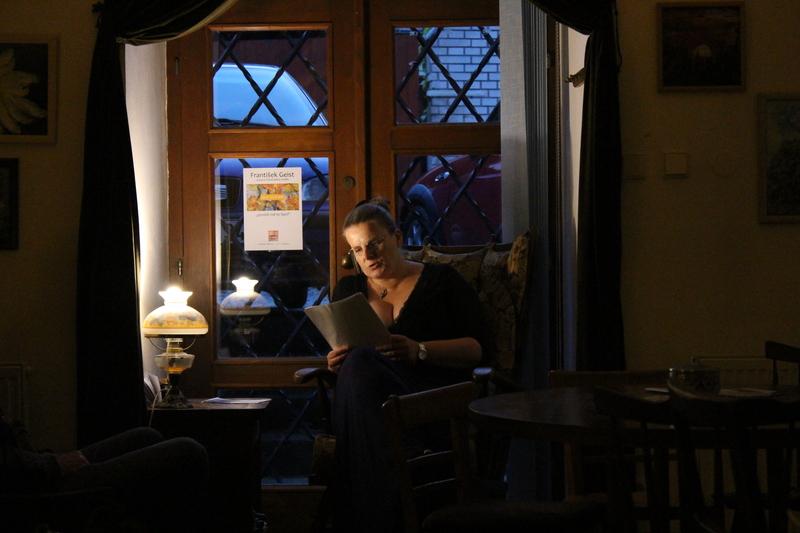 Lenka Schreiberová čte v Kafárii