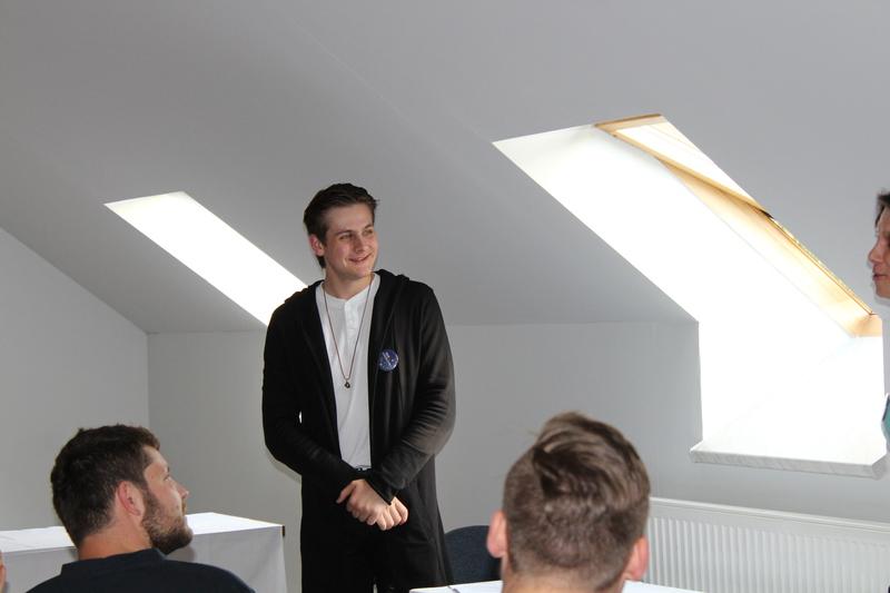 Štěpán Tuček čte na Bráně Matky Boží Štěpán Tuček čte na Bráně Matky Boží