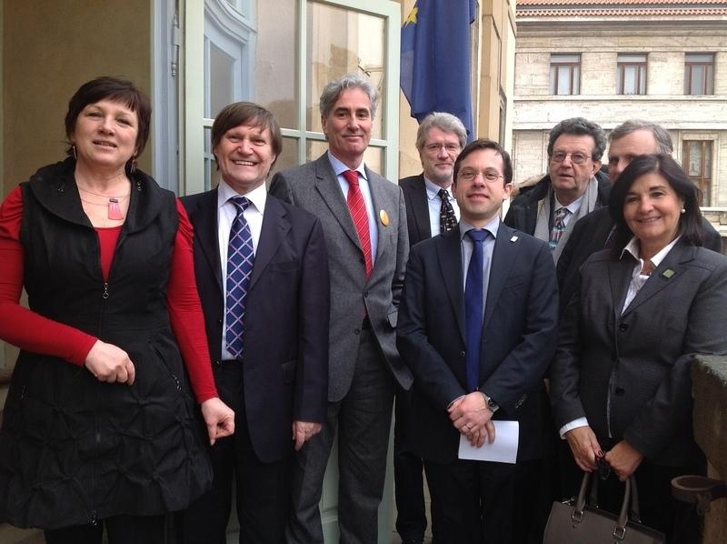 G. Leitner s dalšími členy výkonného výboru EBLIDA při setkání s předsednictvem výkonného výboru SKIP na balkoně Klementina v únoru 2014
