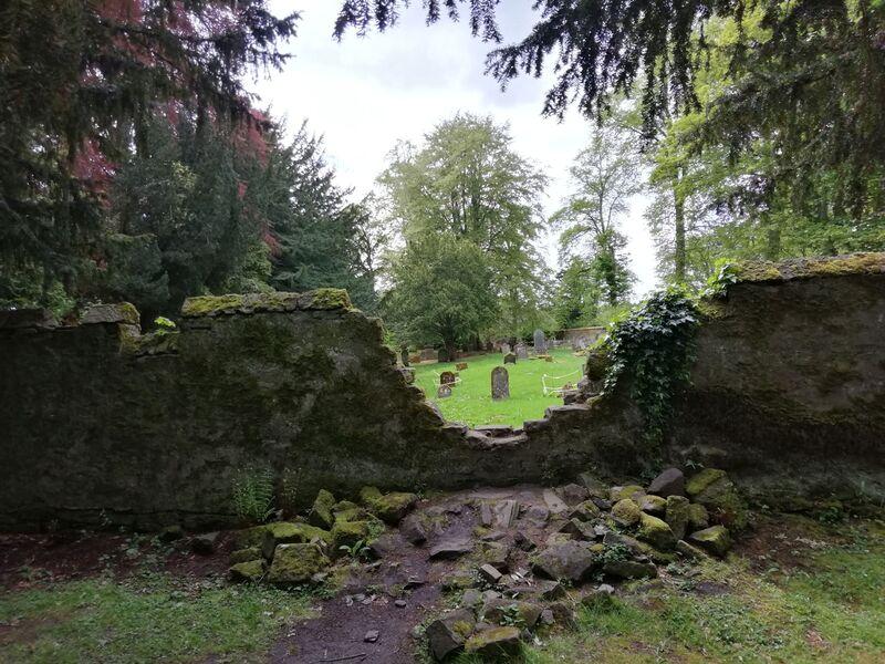 Zákoutí u starého hřbitova v parku u Scone Palace