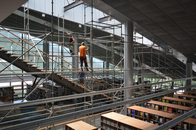 Oprava světlíku se neobešla bez lešení