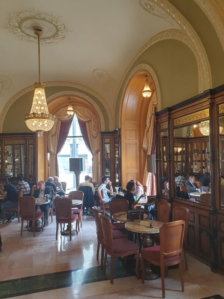 Kavárna Gebaud v Budapešti