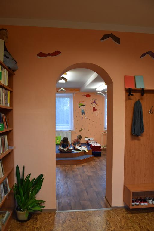 Nově vytvořená klenutá spojnice mezi odděleními