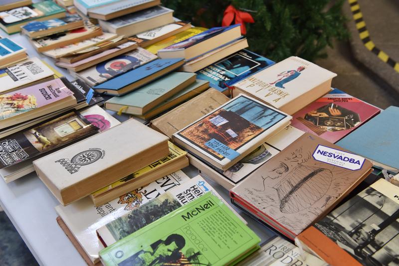 Knihy v knižním bazaru (foto: Eva Hodíková, Národní knihovna ČR)
