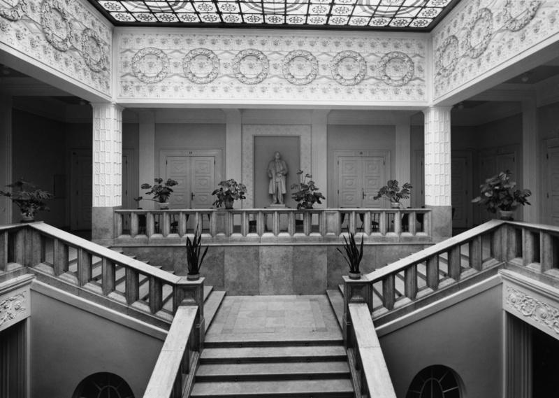 Interiér vstupní haly (r. 1973, foto: A. Pustka, Slezské zemské muzeum)