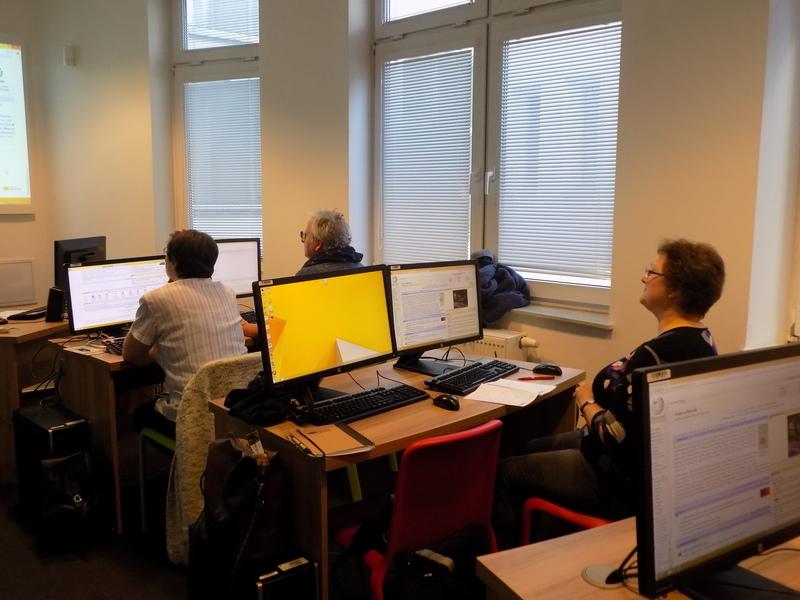 Účastníci kurzu Senioři píší Wikipedii v roce 2018 (foto: Pavla Chládková, Knihovna města Plzně)