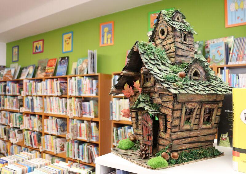 Domeček pro neviditelného skřítka Knihovníčka (zdroj: Městská knihovna Česká Třebová) Domeček pro neviditelného skřítka Knihovníčka (zdroj: Městská knihovna Česká Třebová)