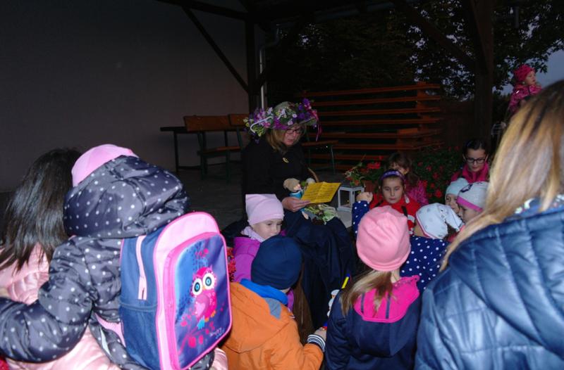 Uspávání broučků v roce 2018 (zdroj: Místní knihovna Babice) Uspávání broučků v roce 2018 (zdroj: Místní knihovna Babice)