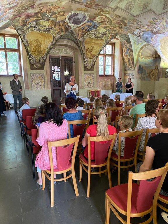 Pasování na čtenáře v Zimním sále Stojanova gymnázia Velehrad Pasování na čtenáře v Zimním sále Stojanova gymnázia Velehrad