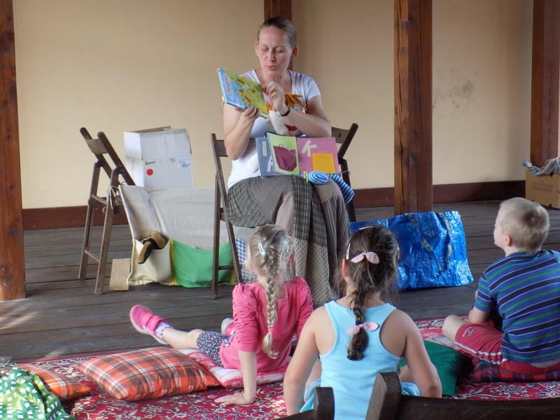 Program o pejscích v době covidu proběhl na terase Panského dvora a mohl být bez roušek (září 2020) Program o pejscích v době covidu proběhl na terase Panského dvora a mohl být bez roušek (září 2020)